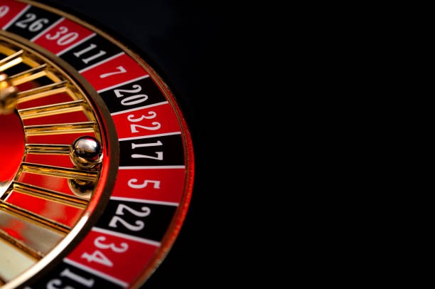 hx8 টিম সদস্যরা অফিসে মিটিং করছেন